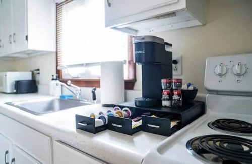 Nashua Appartement | Balcony, Fully Fenced Yard, Sleep 4, Walk to Downtown