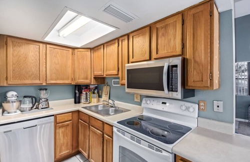 Glendale Appartement | Balcony | Near Glendale Community College