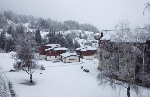 Lanslevillard Appartement | 300m du centre station, piscine, balcon, parking, télévision, casier à ski, 25m², Val Cenis