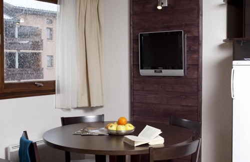 Lanslevillard Appartement | 300m du centre station, piscine, balcon, parking, télévision, casier à ski, 35m², Val Cenis