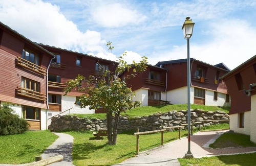 Lanslevillard Appartement | 300m du centre station, piscine, balcon, parking, télévision, casier à ski, 35m², Val Cenis