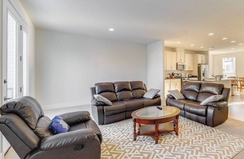 Gainesville Appartement | Balcony & Pool Access: Modern Gainesville Home