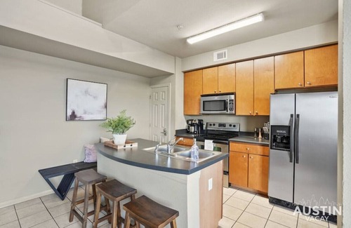 West Campus Appartement | Balcony Views + Ideal West Campus Austin Location!