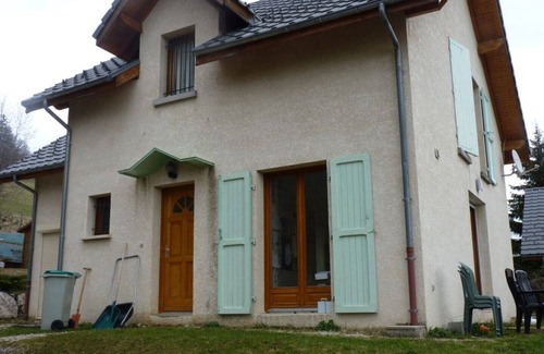 Toiny Villa | Villa au calme et lumineuse entourée d'un grand terrain arboré de 1050m2