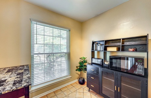 North San Antonio - SAT Copropriété | Balcony, Walk to Hospital: Condo in San Antonio