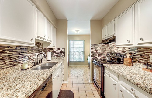 North San Antonio - SAT Copropriété | Balcony, Walk to Hospital: Condo in San Antonio