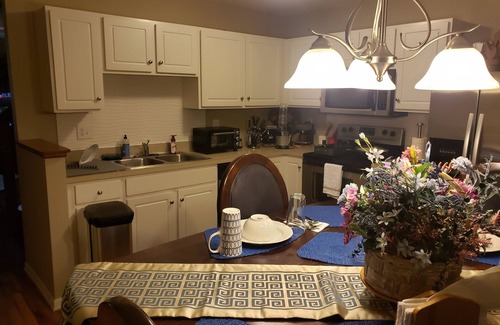 New Albany Copropriété | Balcony, Washer/Dryer, Gym, Pool, Coffee shop, Side Walks, The Goat Restaurant