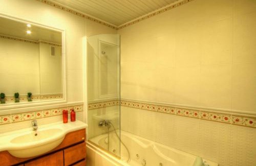 Sao Sebastiao Appartement | Balcony with view, private garage, an elevator