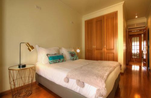 Sao Sebastiao Appartement | Balcony with view, private garage, an elevator