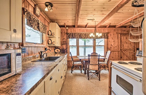 Baldwin Cabine | Cabine confortable avec bateaux, foyer et pont sur le petit lac