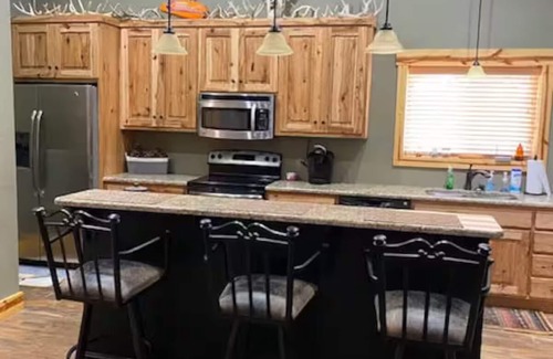 Baldwin City Cabine | Baldwin City's Tallgrass lodge