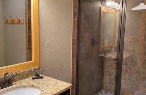 Baldwin City Cabine | Baldwin City's Tallgrass lodge