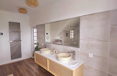 La Roche-sur-Yon Lit Et Petit-Déjeuner | Chambre d'hôte Bali, avec piscine chauffée et parking sécurisé
