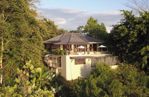 Hatillo Villa | Balinais Mountaintop Villa avec 100 miles de vue imprenable sur l'océan Pacifique.
