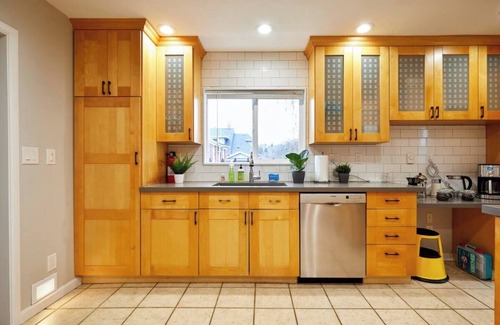 West Woodland Maison | Ballard Bungalow: Spacious Perfect for Families with Private Fenced Yard & Hot Tub