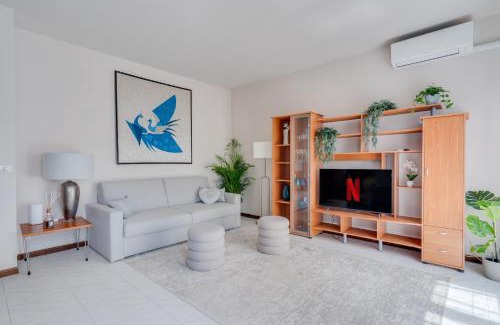 Gorizia Appartement | Ballerina Cappuccina - Patio, Netflix e Garage box