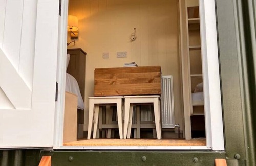 Newtownards Maison | Ballydorn Stay Shepherds Hut with a view