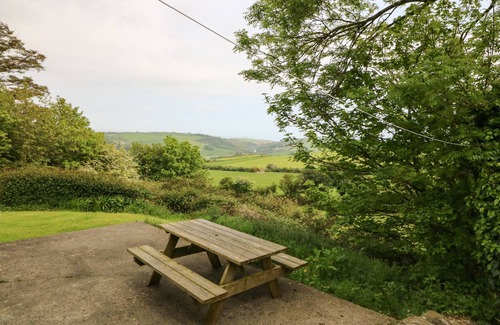 Townlands Cottage | BALLYVOREEN, pet friendly, with open fire in Glandore, County Cork