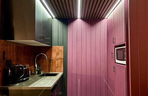 Balmain Appartement | Balmain Studio | Sleeps 7 | AC + Parking | Central