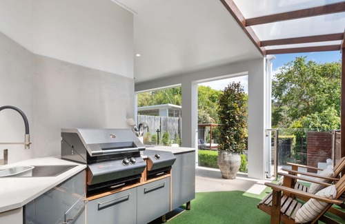 Morningside Maison | Balmoral House Retreat Pool & Spa