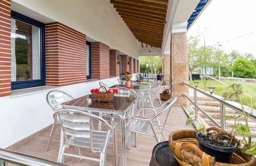 Fontibre Cottage | Balneario de Fontibre Rodeado de Finca Privada de 5.000 m2 con Jacuzzi y Terraza