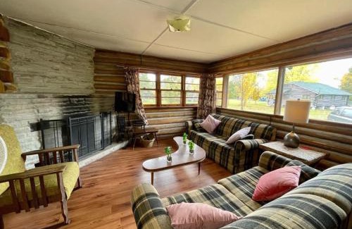 Rosedale Maison | Balsam Lake - 2-Bedroom Cabin in Kawartha #11