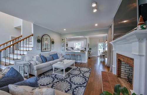 Taylorville Maison | Bama Farmhouse - Beautiful Pool Area!