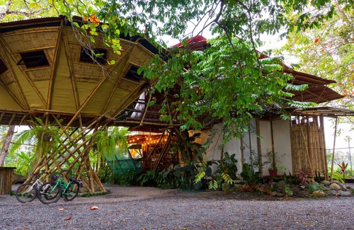 Buenos Aires Maison | Bamboo Beach House Steps away from secluded beach