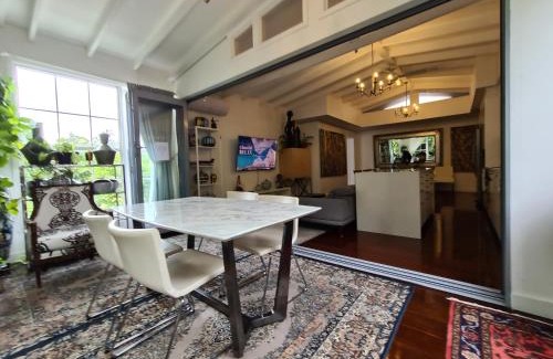 Arncliffe Maison | Bamboo House, Close to the City & Airport & Train station and Brighton Le Sands Beach