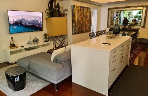 Arncliffe Maison | Bamboo House, Close to the City & Airport & Train station and Brighton Le Sands Beach
