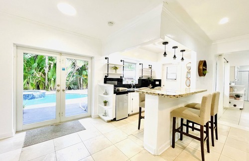 Dolphin Isles Maison | Bamboo House, Heated pool, Steps from the beach.