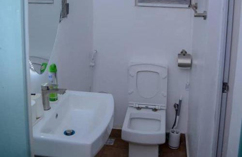 Surulere Appartement | Bamgbose Apartments - Sleeps 2 - Parking - WiFi