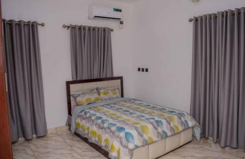 Surulere Appartement | Bamgbose Apartments - Sleeps 2 - Parking - Balcony