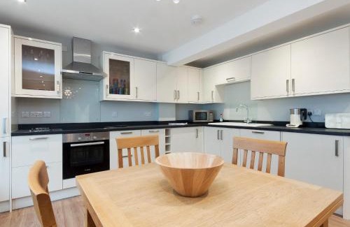 Dartmouth Maison | Bank Apartment 1