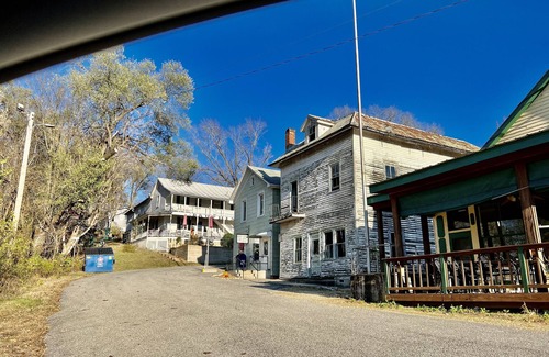 Bonnots Mill Appartement | Bank Loft with Original Vault in River Town