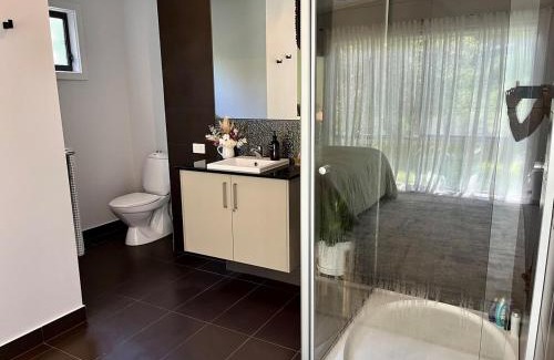 Venus Bay Maison | Banksia - Great for 2 families, linen included
