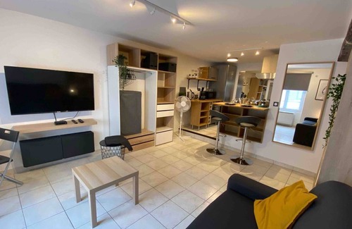Montlhery Appartement | ☆ Banksy Super-comfort 5* 30' From Paris ☆