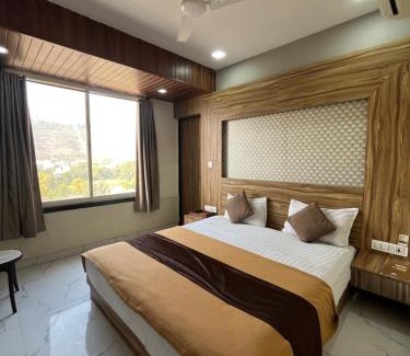 Nathdwara Hôtel | Bansuri hotel - opposite shreenathji temple just80mtr Walk l 1min away 966o9o1oo6