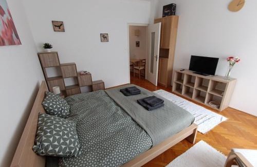 Kelenfold Appartement | Barátságos, csendes, napfényes lakás.