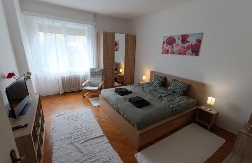 Kelenfold Appartement | Barátságos, csendes, napfényes lakás.