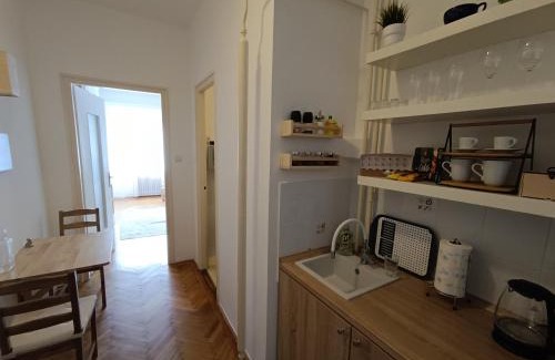 Kelenfold Appartement | Barátságos, csendes, napfényes lakás.