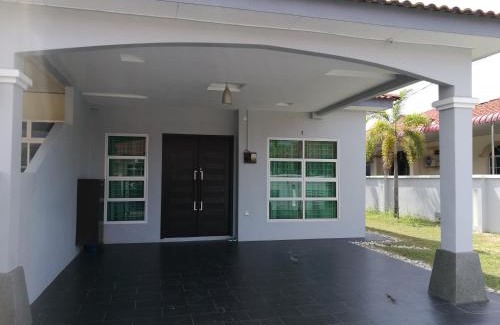 Taman Senangin Maison | Barakah Homestay