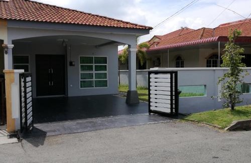 Taman Senangin Maison | Barakah Homestay