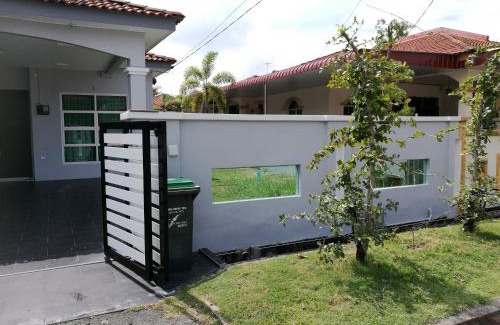 Taman Senangin Maison | Barakah Homestay