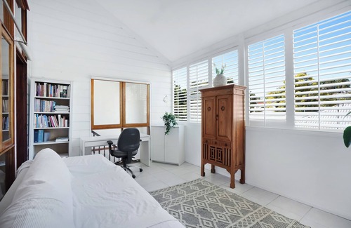 Margate Maison | Bardon Beauty Pool Pet Privacy close to transport shops city