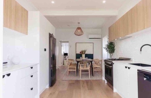 Bardon Maison | Urban Getaway Bardon Luxe 3 bed 2 bath + pool + air con.