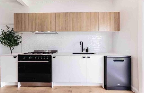 Bardon Maison | Urban Getaway Bardon Luxe 3 bed 2 bath + pool + air con.