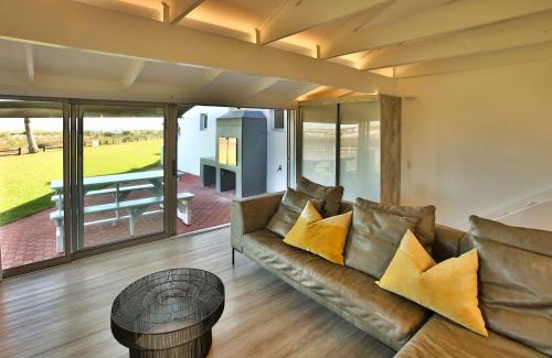 Langebaan Maison | Barefootin Beachfront Cottage, Loadshedding-Proof, Steps Away from Langebaan Main Beach Bliss
