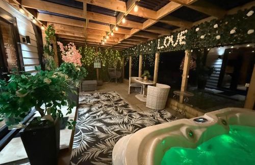 Cronberry Maison | Barlosh kiloch Tpod Lodge, Ayrshire, elec jacuzzi, bbq, Firepit, indooroutdoor terrace with outdoor sofa, egg chair,dinning country views,etc very spacious inside and out