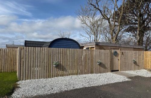 Cronberry Cabine | Barlosh Luxury Tpod PiperHill pool table, hot tub, 2 indoor outdoor terraces, BBQ, Firepit, lots of extras